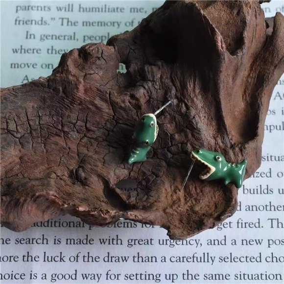 Cute Crocodile Earrings🐊 - Picture 3 of 3